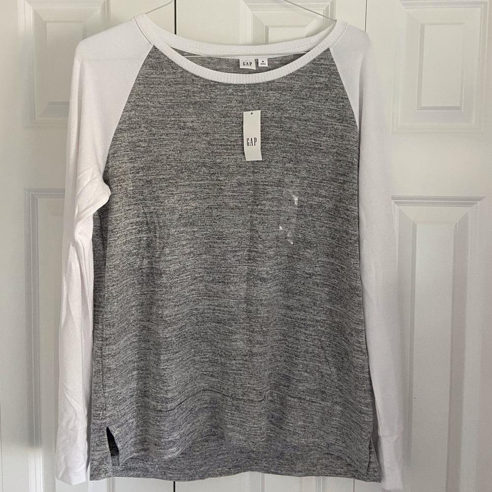 NWT Ladies’ baseball style Gap top